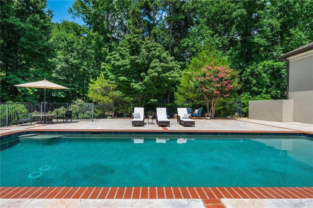 6 bedroom, 7 bathroom, 7,043 sq ft single family residence for sale at 1025 Stonegate Court, Roswell, GA 30075 — photo 4