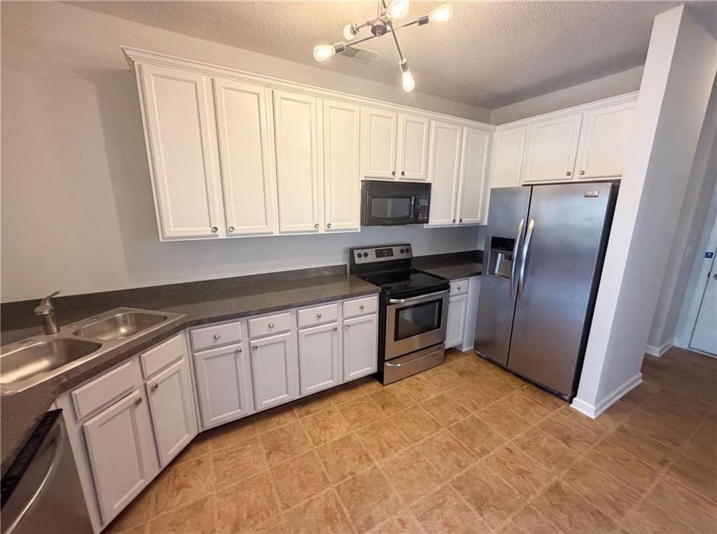 2 bedroom, 3 bathroom, 1,730 sq ft townhouse for sale at 7553 Rutgers Circle, Fairburn, GA 30213 — photo 2