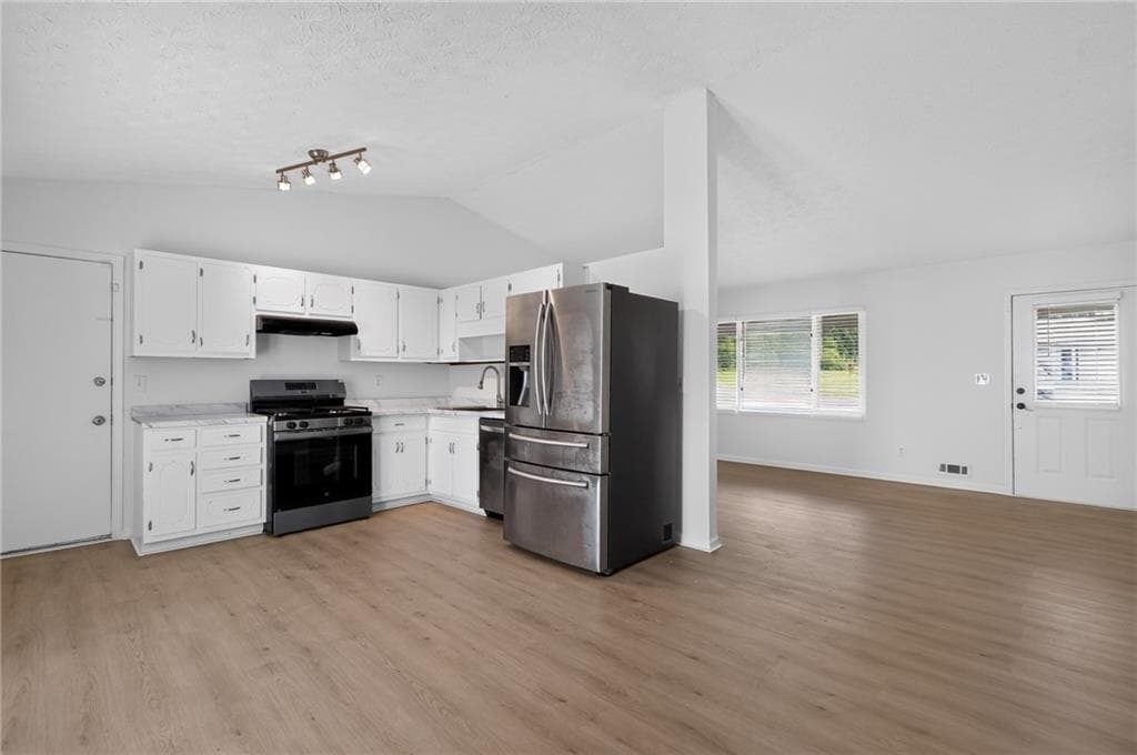 3 bedroom, 2 bathroom, 1,405 sq ft single family residence for sale at 3217 Canterbury Trail, Rex, GA 30273 — photo 5
