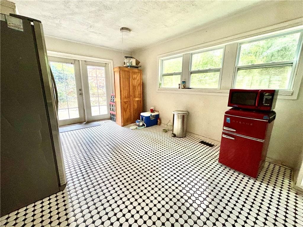 3 bedroom, 3 bathroom, 2,208 sq ft single family residence for sale at 3317 Harris Road, Marietta, GA 30060 — photo 5