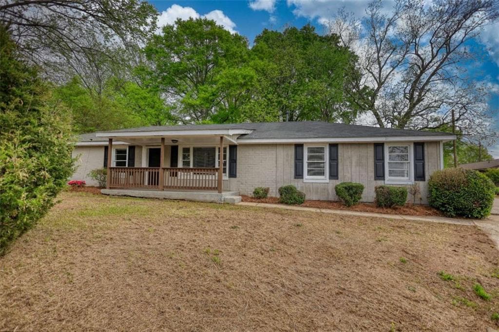 3 bedroom, 2 bathroom, 1,782 sq ft single family residence under contract at 180 Capitol Avenue, Winder, GA 30680 — photo 2