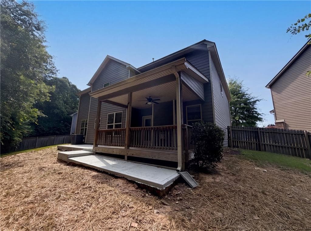 4 bedroom, 2 bathroom, 2,685 sq ft single family residence for sale at 2321 Willow Shade Lane, Loganville, GA 30052 — photo 5