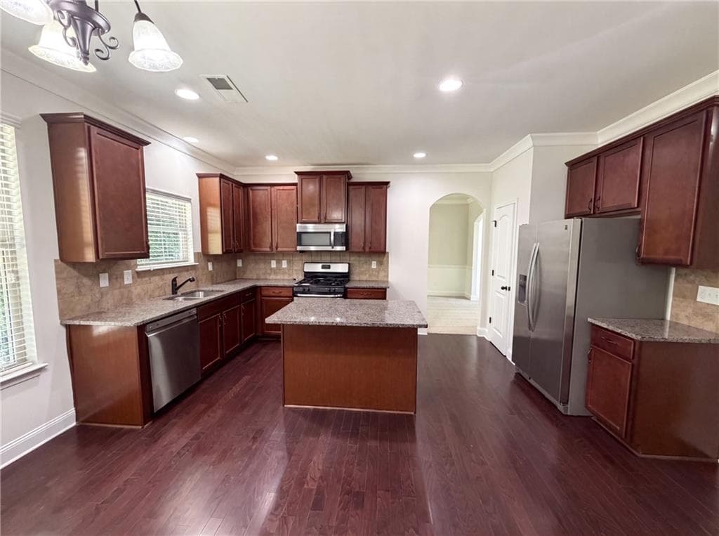 4 bedroom, 2 bathroom, 2,685 sq ft single family residence for sale at 2321 Willow Shade Lane, Loganville, GA 30052 — photo 6