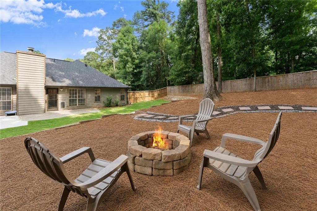 3 bedroom, 2 bathroom single family residence under contract at 2035 Huntington Hill Trace, Buford, GA 30519 — photo 2