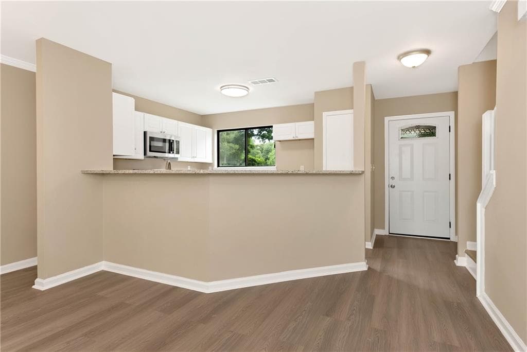 2 bedroom, 3 bathroom, 1,392 sq ft townhouse for sale at 3225 Tennington Place, Lawrenceville, GA 30044 — photo 4