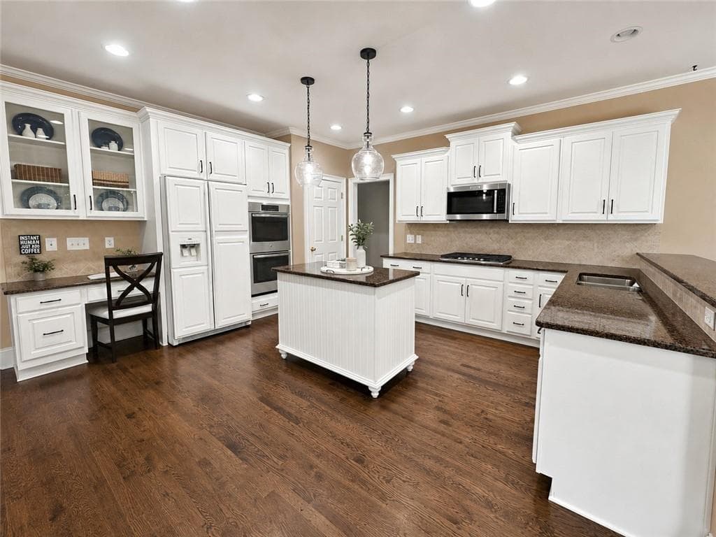 5 bedroom, 6 bathroom, 5,290 sq ft single family residence for sale at 5069 Tarry Glen Drive, Suwanee, GA 30024 — photo 8