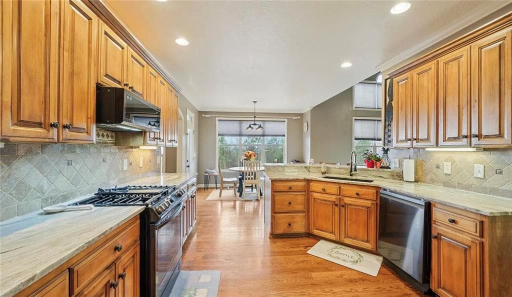 7 bedroom, 5 bathroom, 4,600 sq ft single family residence for rent at 920 Hillyer High, Anniston, AL 36207 for $3,000 a month — photo 9