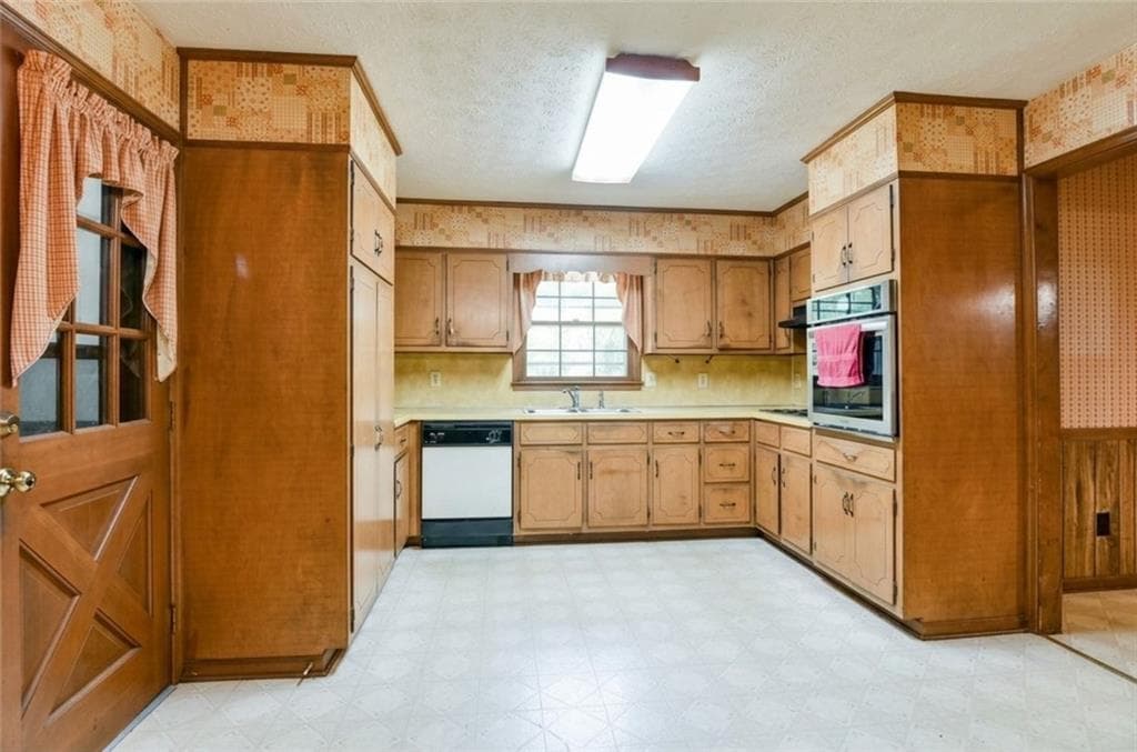 4 bedroom, 2 bathroom, 2,360 sq ft single family residence for sale at 1509 Chandler Road, Lawrenceville, GA 30045 — photo 5