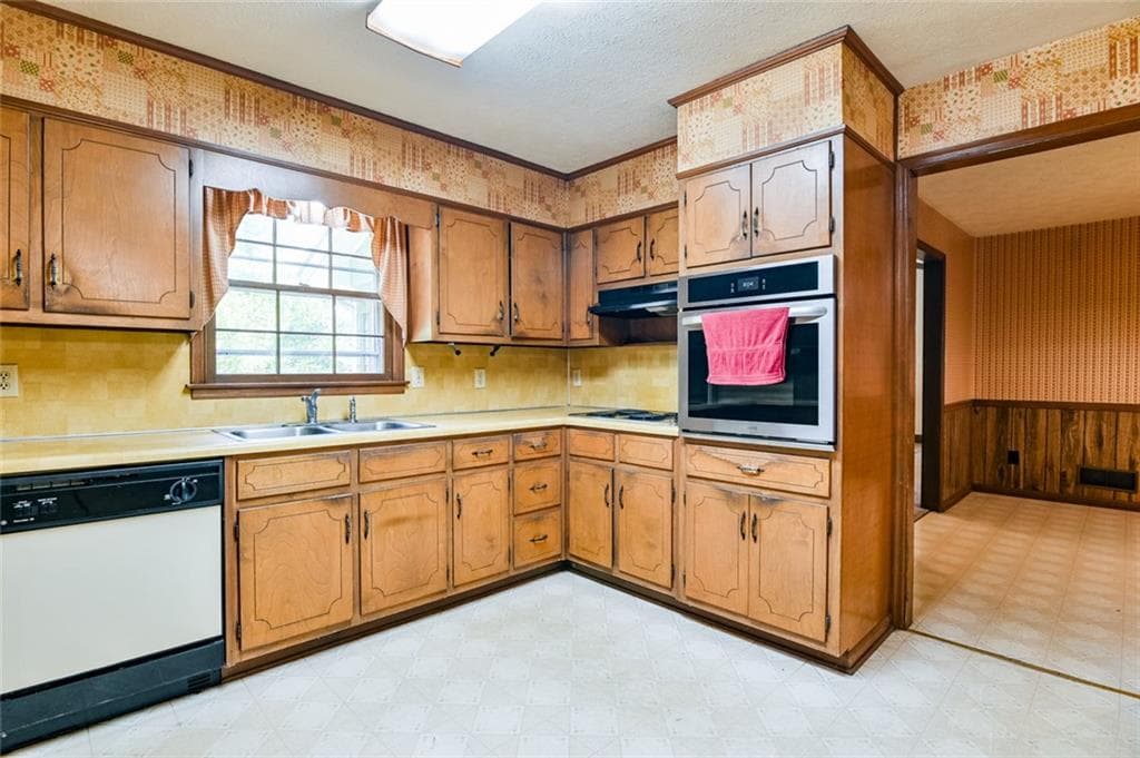 4 bedroom, 2 bathroom, 2,360 sq ft single family residence for sale at 1509 Chandler Road, Lawrenceville, GA 30045 — photo 6