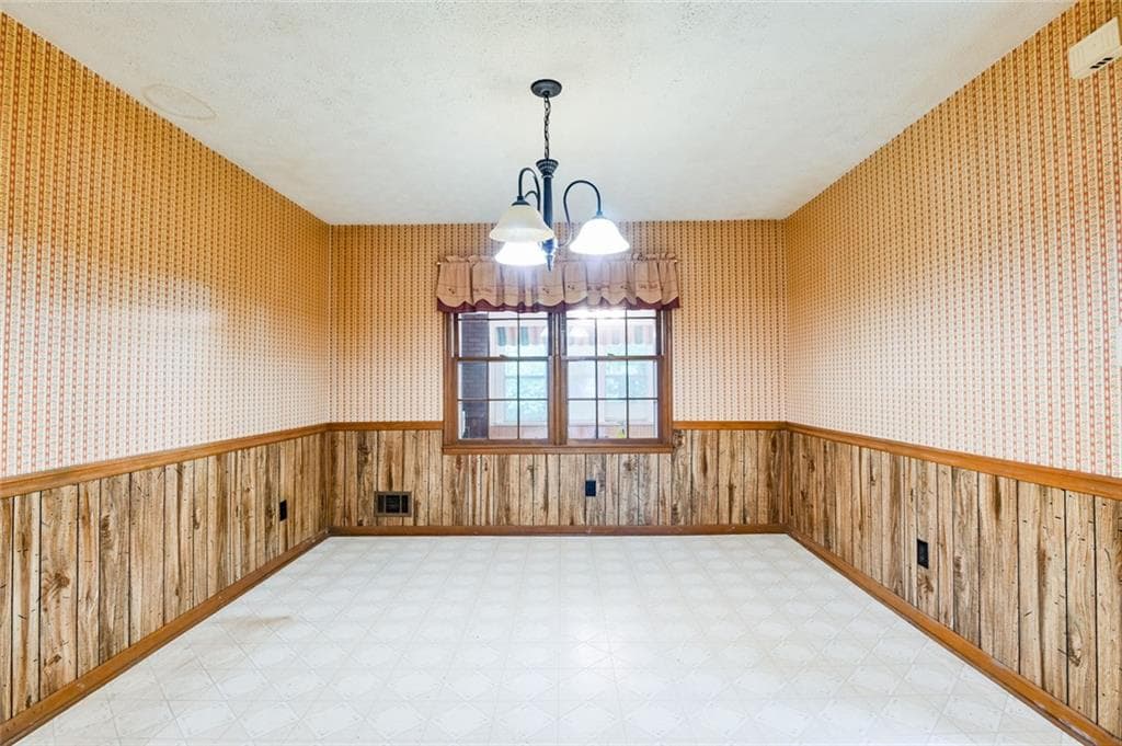 4 bedroom, 2 bathroom, 2,360 sq ft single family residence for sale at 1509 Chandler Road, Lawrenceville, GA 30045 — photo 9