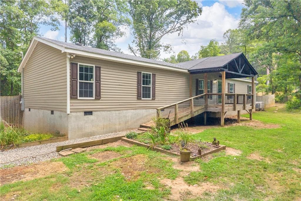 4 bedroom, 2 bathroom, 1,960 sq ft single family residence for sale at 81 Jarrett Lane, Gillsville, GA 30543 — photo 2