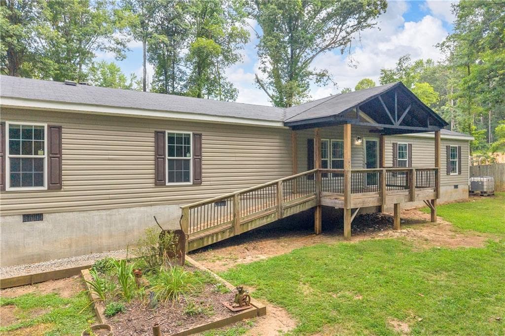 4 bedroom, 2 bathroom, 1,960 sq ft single family residence for sale at 81 Jarrett Lane, Gillsville, GA 30543 — photo 4