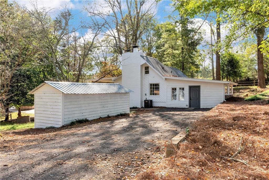 2 bedroom, 2 bathroom, 1,424 sq ft single family residence for sale at 75 Lake Drive, Dawsonville, GA 30534 — photo 3