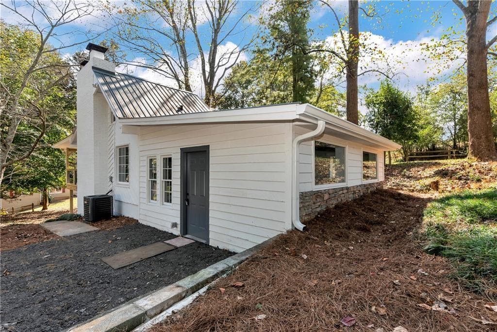 2 bedroom, 2 bathroom, 1,424 sq ft single family residence for sale at 75 Lake Drive, Dawsonville, GA 30534 — photo 5