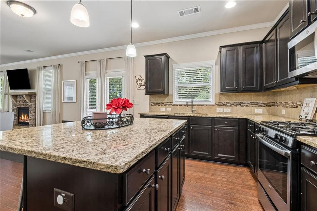 3 bedroom, 4 bathroom, 2,208 sq ft single family residence for sale at 6904 Big Sky Drive, Flowery Branch, GA 30542 — photo 10