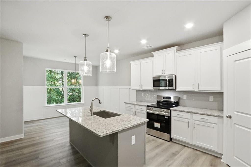 4 bedroom, 3 bathroom, 2,300 sq ft single family residence under contract at 4022 Links Blvd, Jefferson, GA 30549 — photo 10