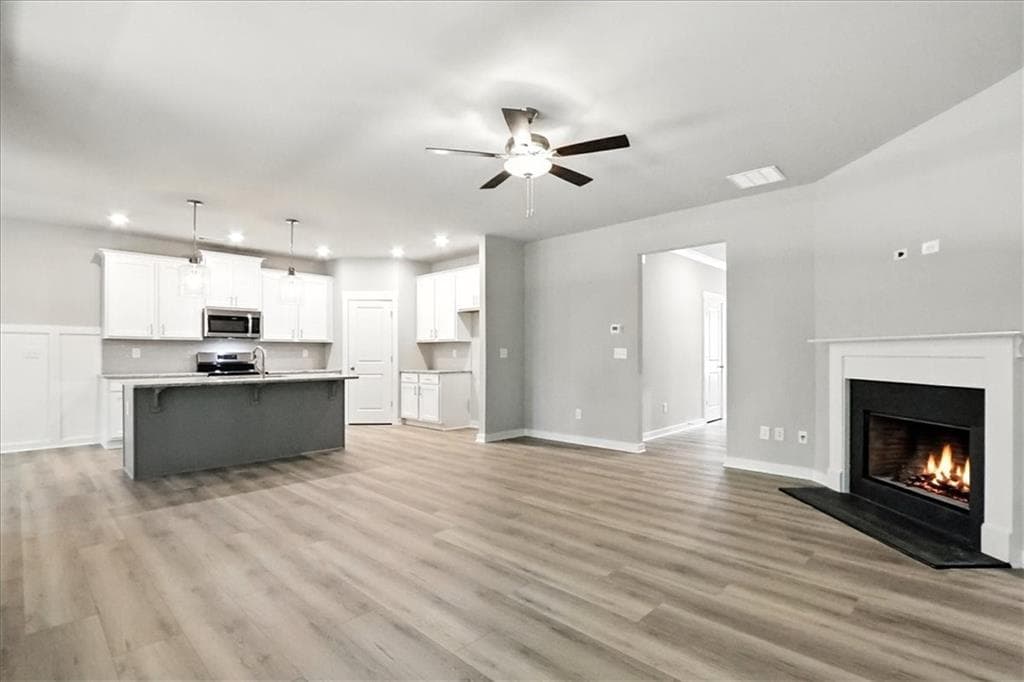 4 bedroom, 3 bathroom, 2,300 sq ft single family residence under contract at 4022 Links Blvd, Jefferson, GA 30549 — photo 8