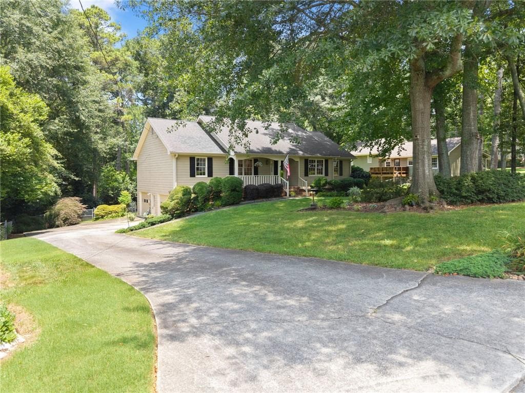 3 bedroom, 2 bathroom, 2,460 sq ft single family residence for sale at 1155 Lakeridge Court, Grayson, GA 30017 — photo 4