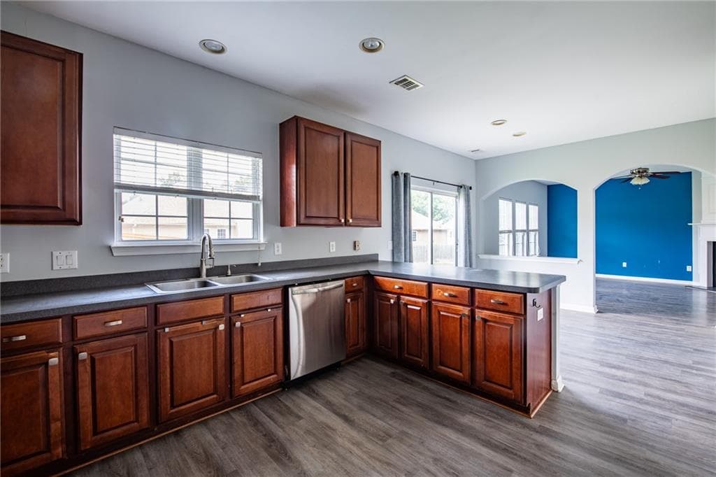 4 bedroom, 3 bathroom, 2,336 sq ft single family residence for rent at 7702 Parkside Drive, Lithia Springs, GA 30122 for $2,250 a month — photo 3