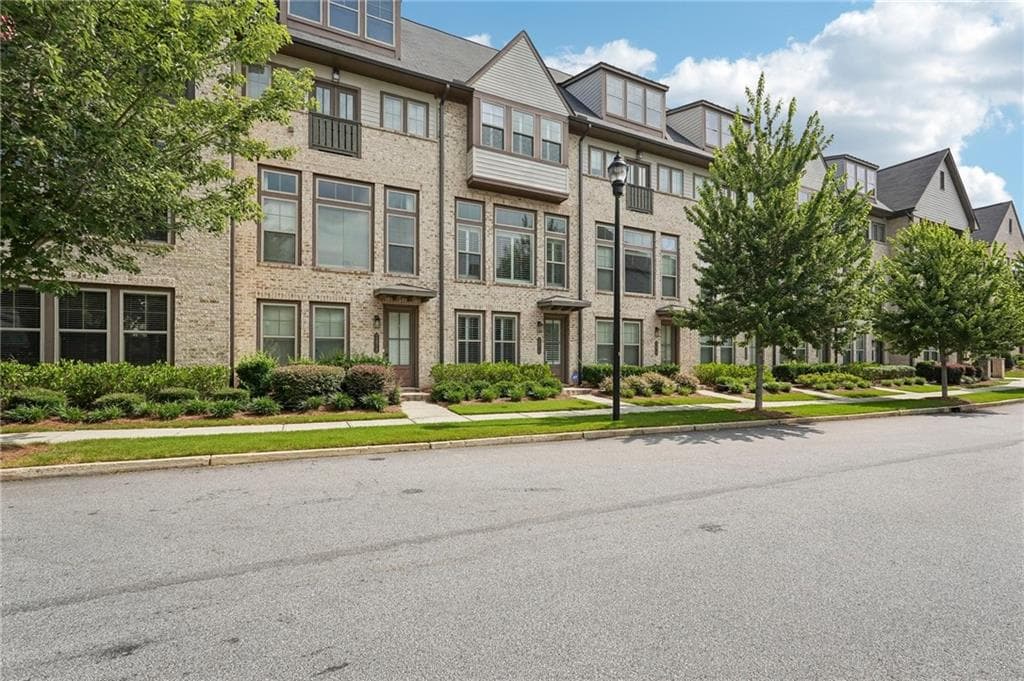 3 bedroom, 4 bathroom, 2,364 sq ft townhouse for sale at 2474 Figaro Drive, Atlanta, GA 30339 — photo 2