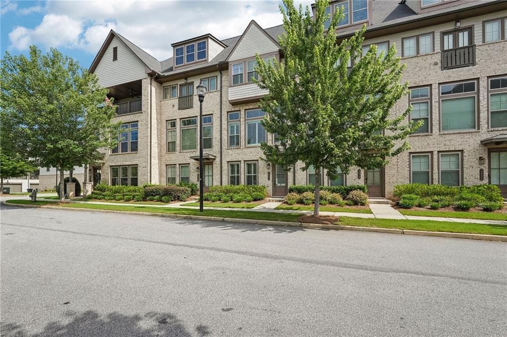 3 bedroom, 4 bathroom, 2,364 sq ft townhouse for sale at 2474 Figaro Drive, Atlanta, GA 30339 — photo 3