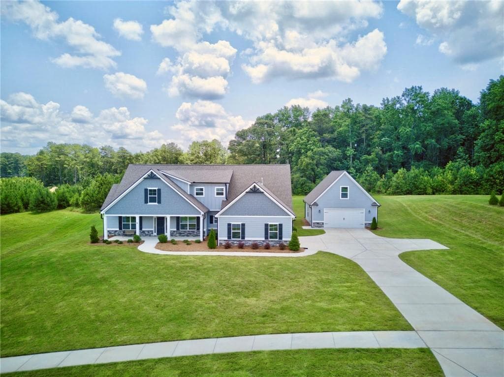 5 bedroom, 3 bathroom, 3,179 sq ft single family residence for sale at 48 Starr Place, Newnan, GA 30263 — photo 3