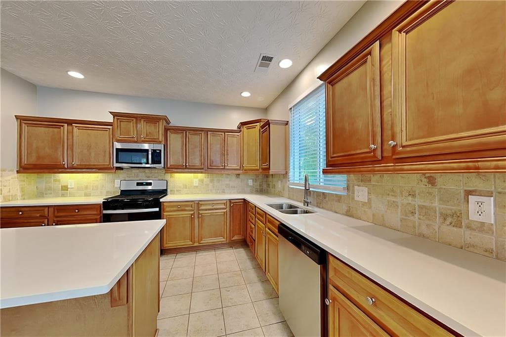 3 bedroom, 3 bathroom, 2,358 sq ft single family residence for rent at 231 Waterbury Way, Douglasville, GA 30134 for $2,075 a month — photo 5
