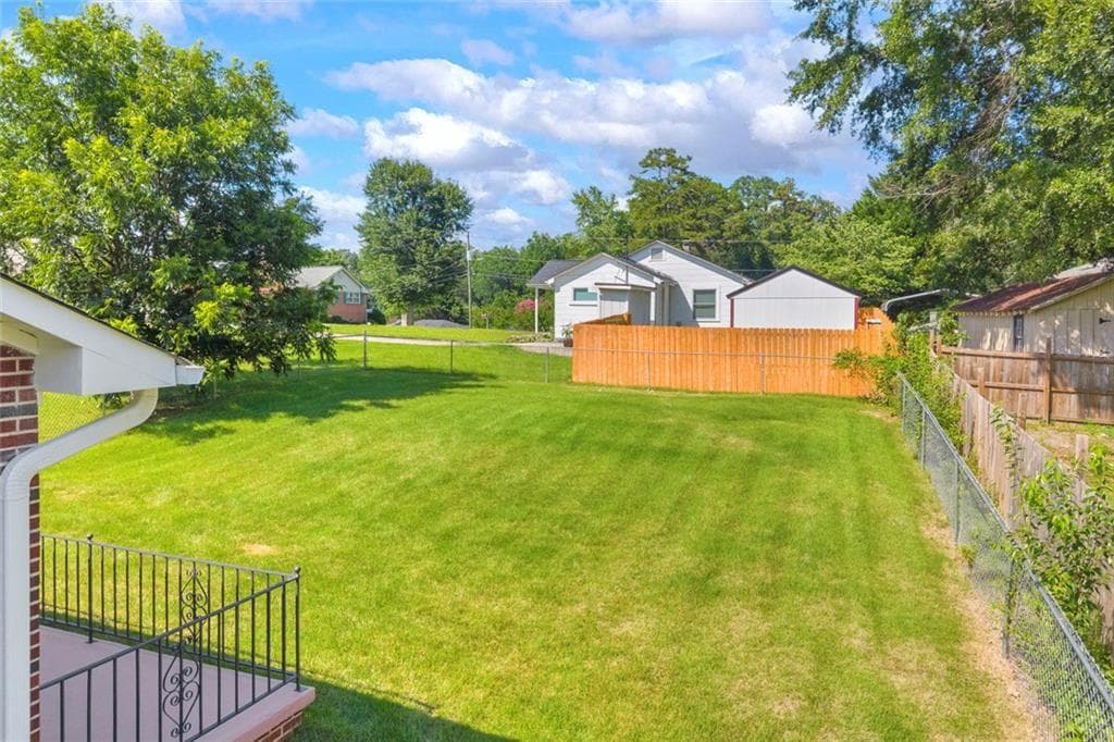 2 bedroom, 1 bathroom, 1,250 sq ft single family residence for sale at 142 Ola Street, Toccoa, GA 30577 — photo 6