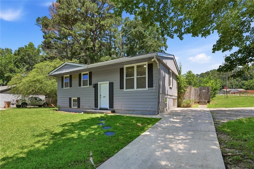 5 bedroom, 2 bathroom, 1,850 sq ft single family residence under contract at 6592 Port A Prince Drive, Forest Park, GA 30297 — photo 2