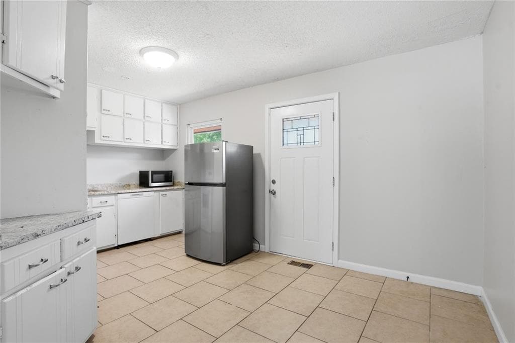 5 bedroom, 2 bathroom, 1,850 sq ft single family residence under contract at 6592 Port A Prince Drive, Forest Park, GA 30297 — photo 6
