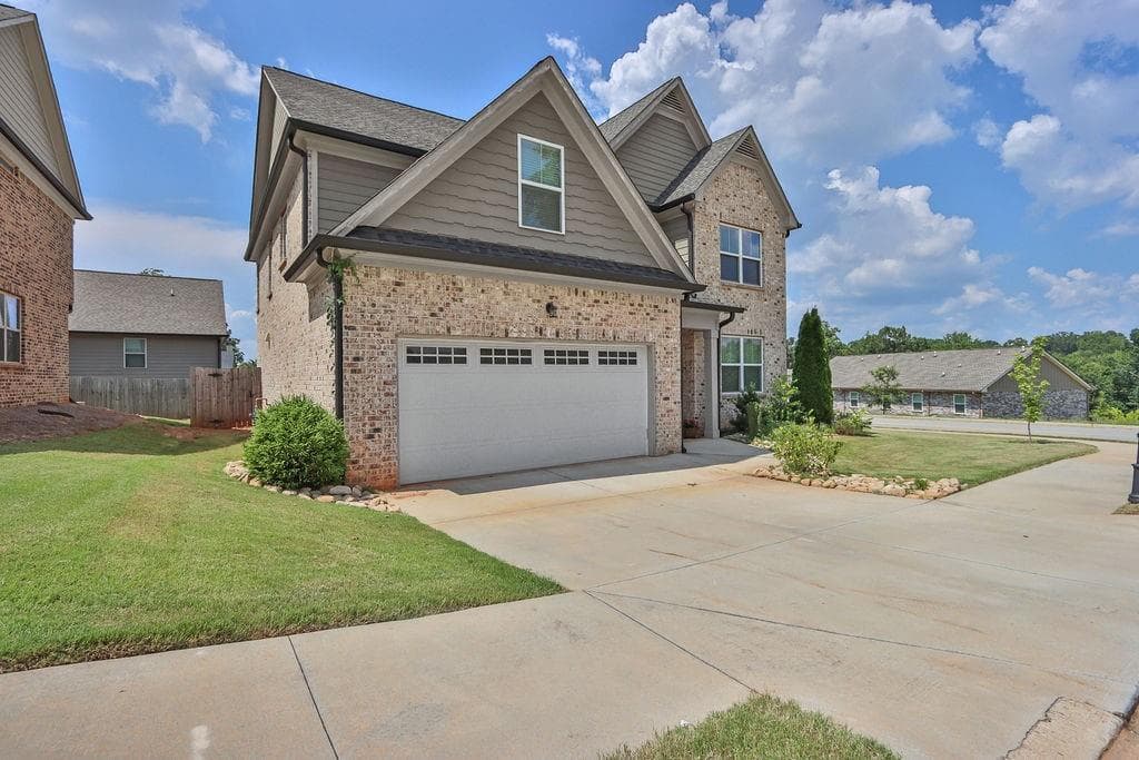 5 bedroom, 3 bathroom, 2,693 sq ft single family residence for sale at 25 Sudderth Street, Buford, GA 30518 — photo 2