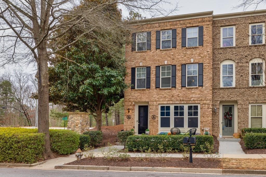 3 bedroom, 4 bathroom, 2,246 sq ft townhouse for rent at 9937 Mancunian Way, Douglasville, GA 30135 for $3,250 a month — photo 1 of 42
