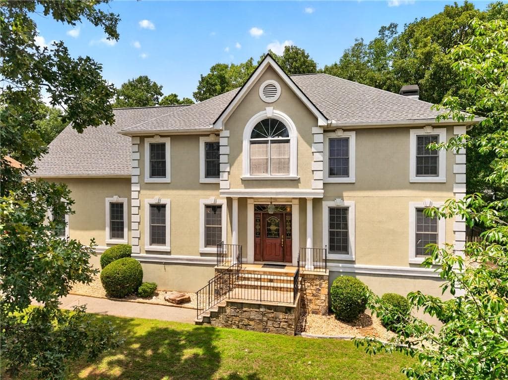 6 bedroom, 5 bathroom, 4,800 sq ft single family residence for sale at 5490 Hampstead Way, Johns Creek, GA 30097 — photo 3