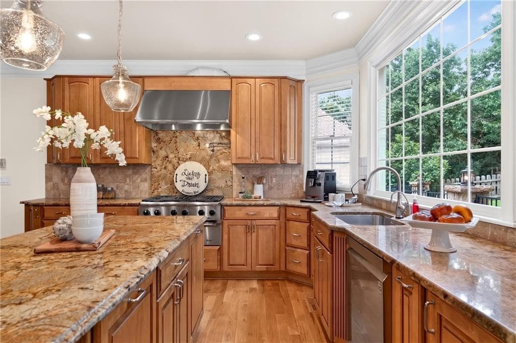6 bedroom, 5 bathroom, 4,800 sq ft single family residence for sale at 5490 Hampstead Way, Johns Creek, GA 30097 — photo 9