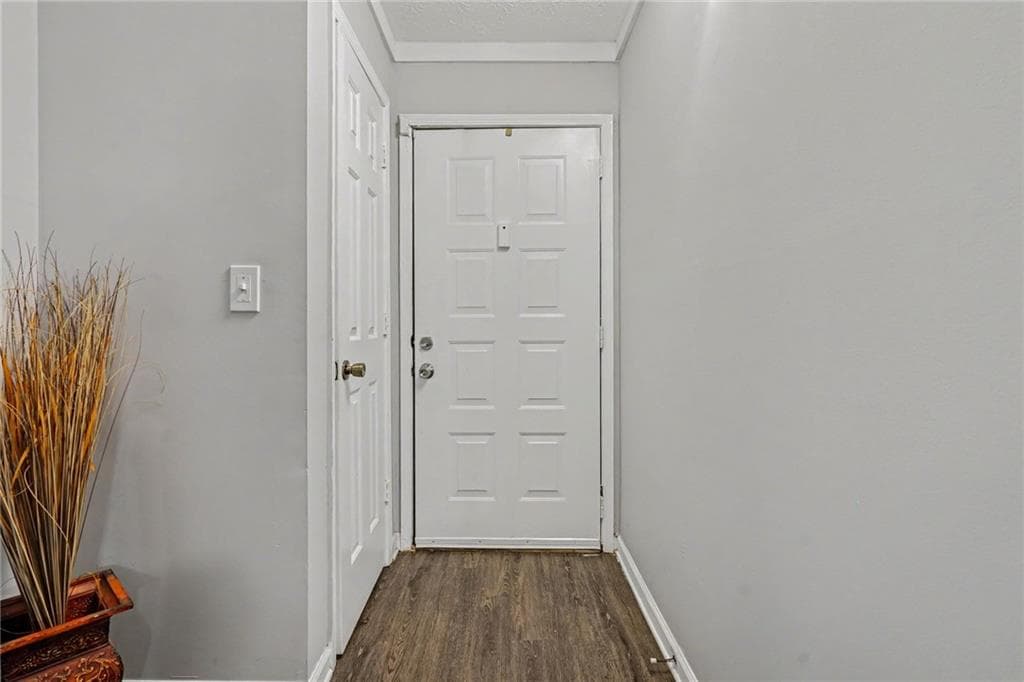 2 bedroom, 2 bathroom, 1,182 sq ft condominium for sale at 4004 Woodridge Way, Tucker, GA 30084 — photo 3