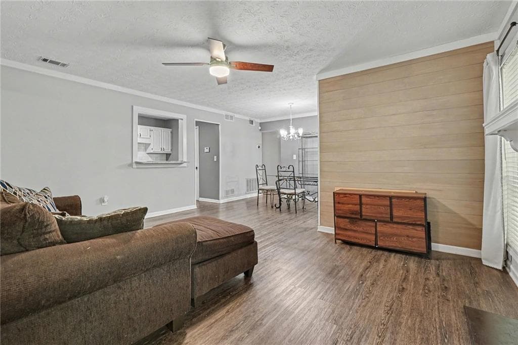 2 bedroom, 2 bathroom, 1,182 sq ft condominium for sale at 4004 Woodridge Way, Tucker, GA 30084 — photo 4