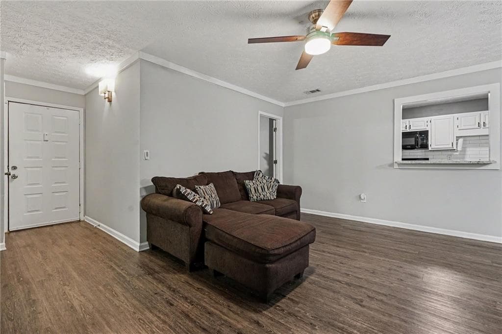 2 bedroom, 2 bathroom, 1,182 sq ft condominium for sale at 4004 Woodridge Way, Tucker, GA 30084 — photo 6