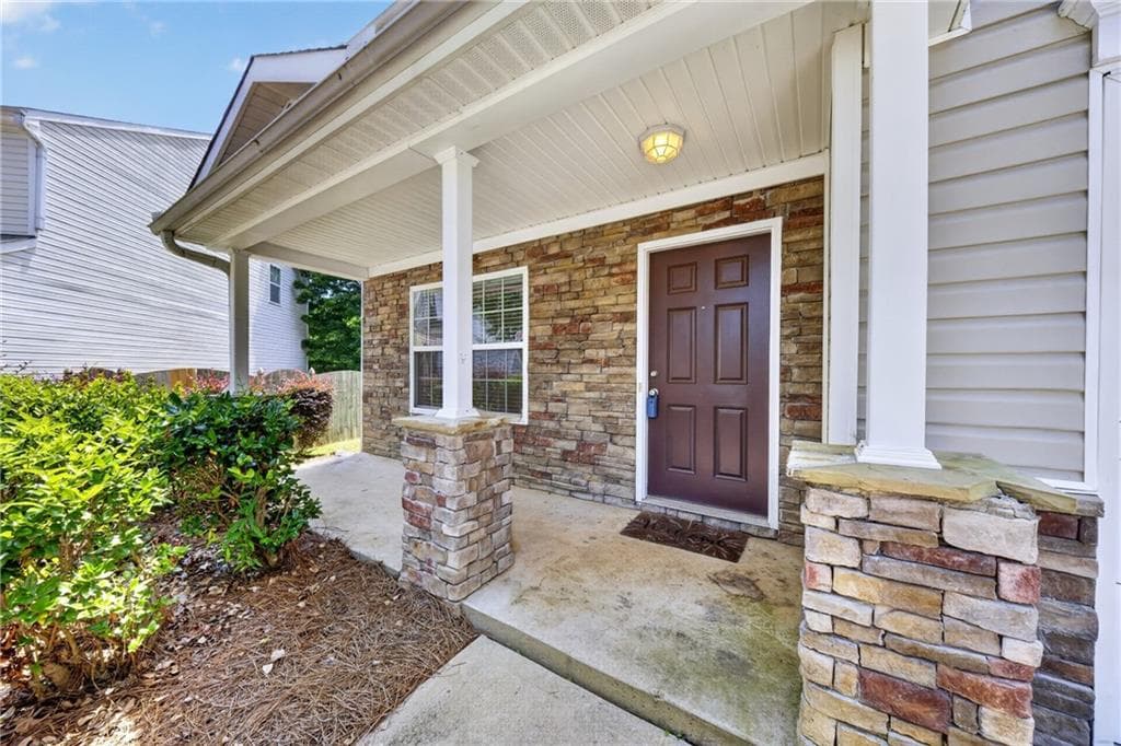 7 bedroom, 3 bathroom, 3,202 sq ft single family residence under contract at 3075 Whittier Way, Cumming, GA 30040 — photo 4