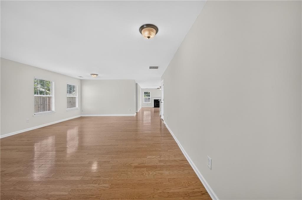 7 bedroom, 3 bathroom, 3,202 sq ft single family residence under contract at 3075 Whittier Way, Cumming, GA 30040 — photo 5