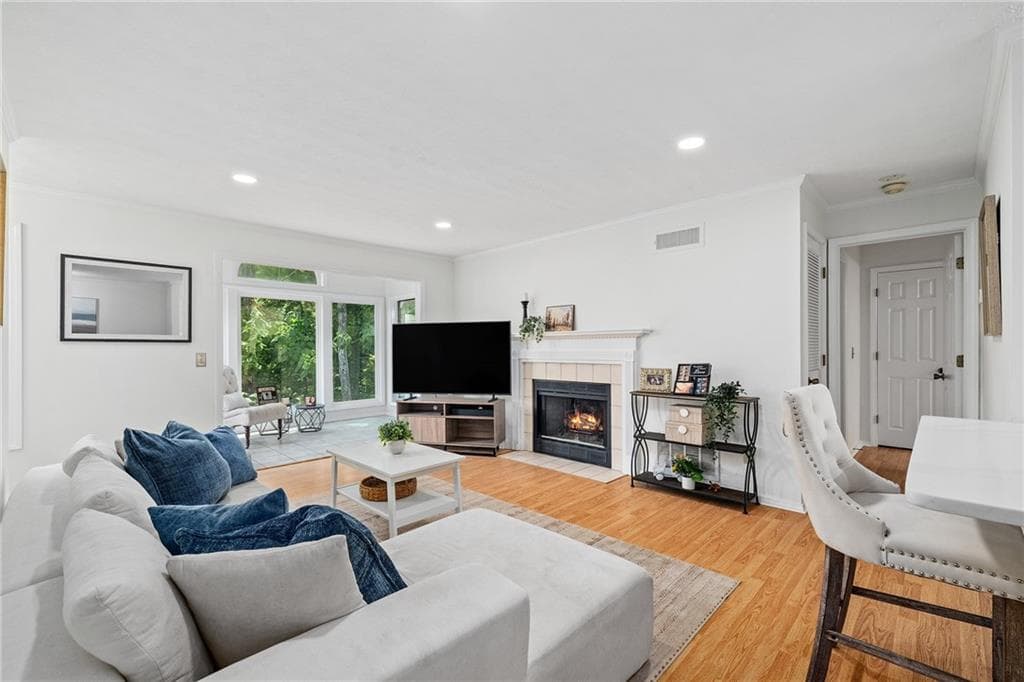 2 bedroom, 2 bathroom, 1,100 sq ft condominium sold at 1304 Gettysburg Place, Atlanta, GA 30350