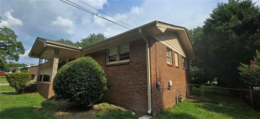 4 bedroom, 2 bathroom, 1,382 sq ft single family residence for sale at 1156 E Fayetteville Road, Riverdale, GA 30296 — photo 4