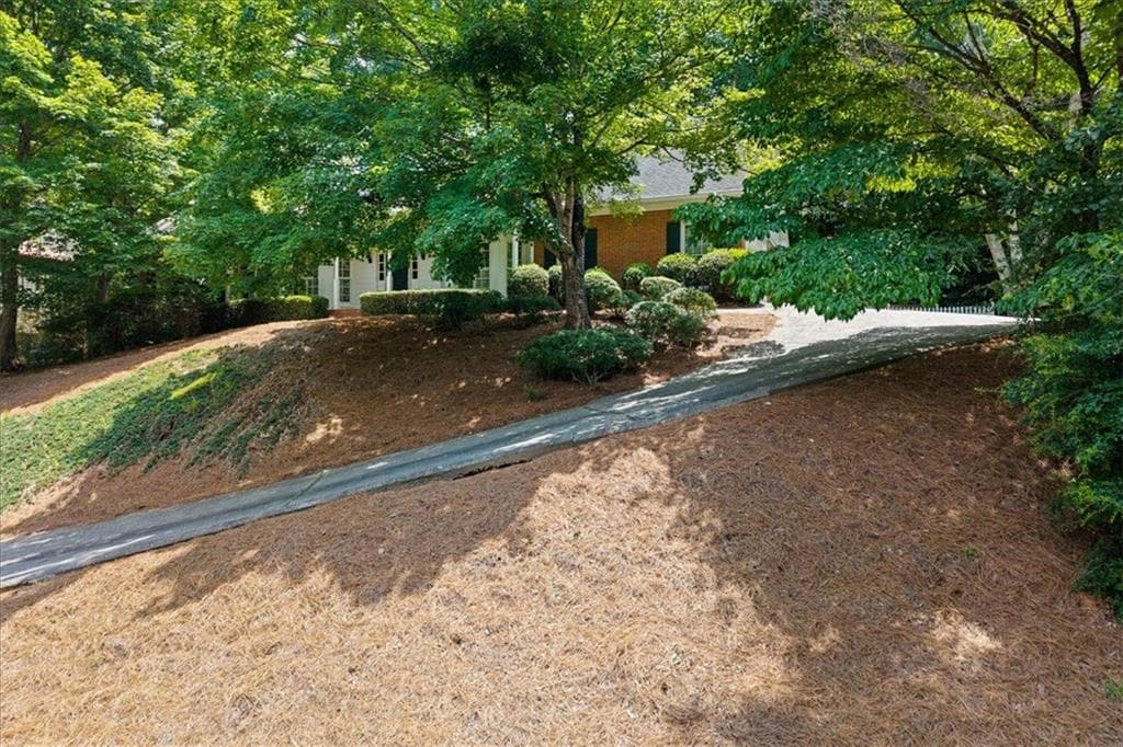 4 bedroom, 5 bathroom, 2,643 sq ft single family residence for sale at 8855 Glen Ferry Drive, Johns Creek, GA 30022 — photo 2