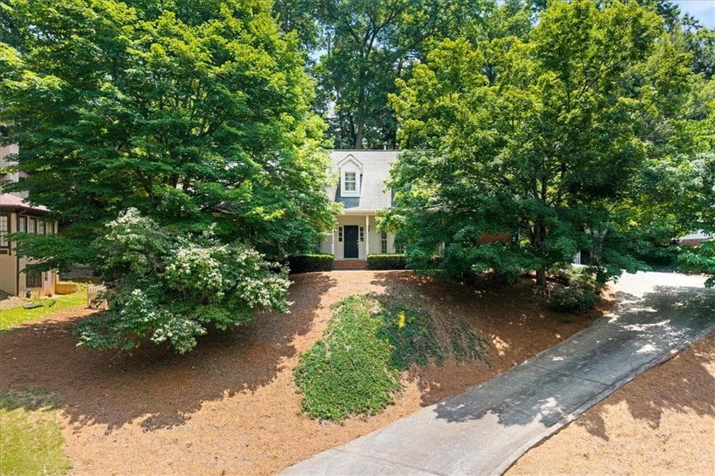 4 bedroom, 5 bathroom, 2,643 sq ft single family residence for sale at 8855 Glen Ferry Drive, Johns Creek, GA 30022 — photo 3