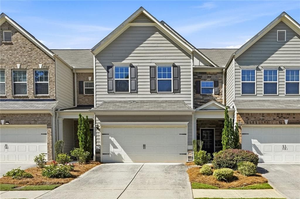 3 bedroom, 3 bathroom, 1,933 sq ft townhouse for rent at 2639 Bloom Circle, Tucker, GA 30084 for $2,399 a month
