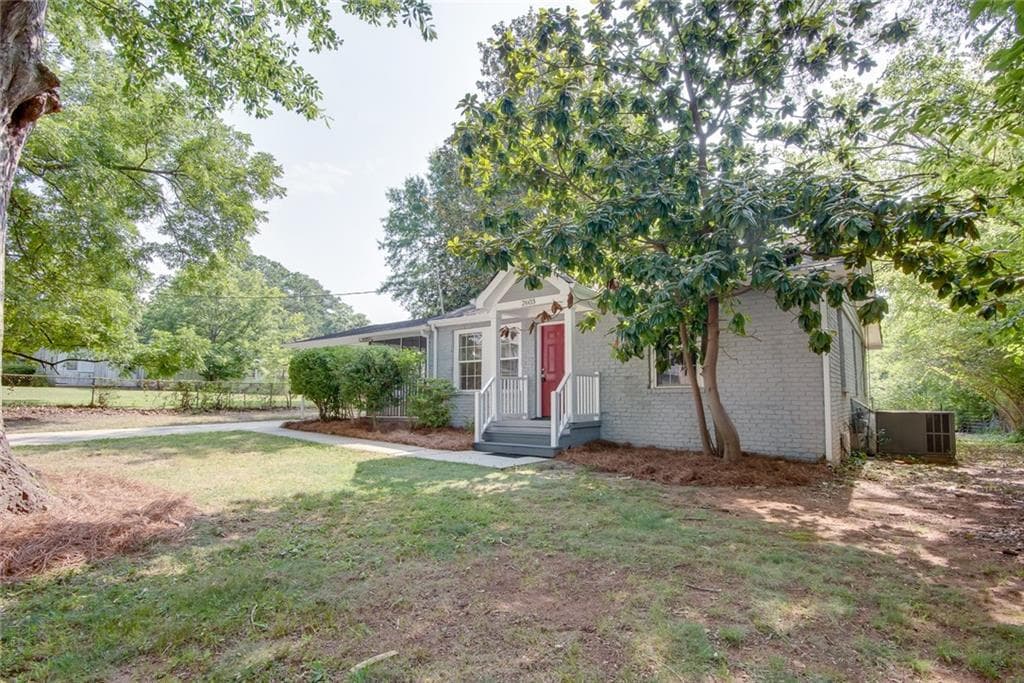 3 bedroom, 2 bathroom, 1,008 sq ft single family residence under contract at 2603 Davenport Street, Smyrna, GA 30080 — photo 3