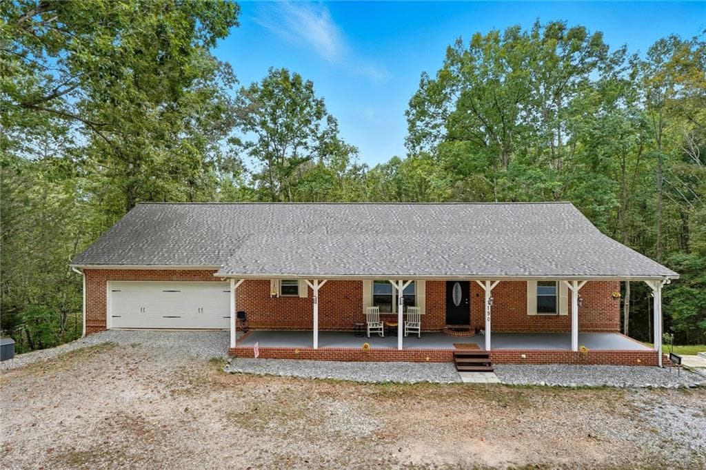 4 bedroom, 3 bathroom, 3,460 sq ft single family residence for sale at 1190 Mill Creek Drive, Dawsonville, GA 30534 — photo 2