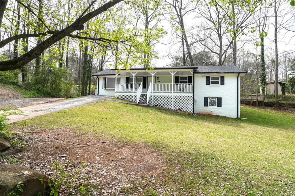 4 bedroom, 3 bathroom, 1,817 sq ft single family residence for sale at 1980 Winchester Court, Marietta, GA 30008 — photo 2