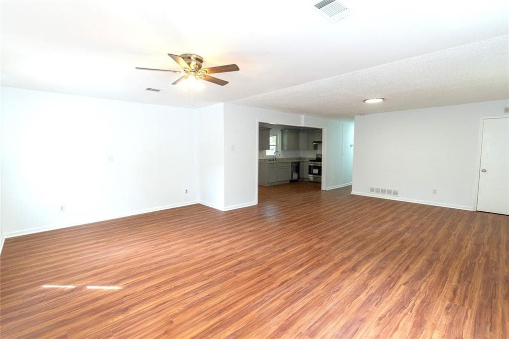4 bedroom, 3 bathroom, 1,817 sq ft single family residence for sale at 1980 Winchester Court, Marietta, GA 30008 — photo 9