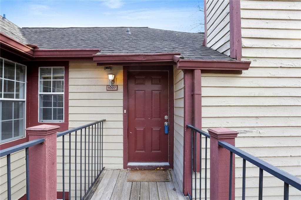 3 bedroom, 2 bathroom, 950 sq ft condominium for rent at 1007 Sandy Lane Drive, Alpharetta, GA 30022 for $2,000 a month