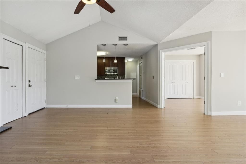 3 bedroom, 2 bathroom, 950 sq ft condominium for rent at 1007 Sandy Lane Drive, Alpharetta, GA 30022 for $2,000 a month — photo 8